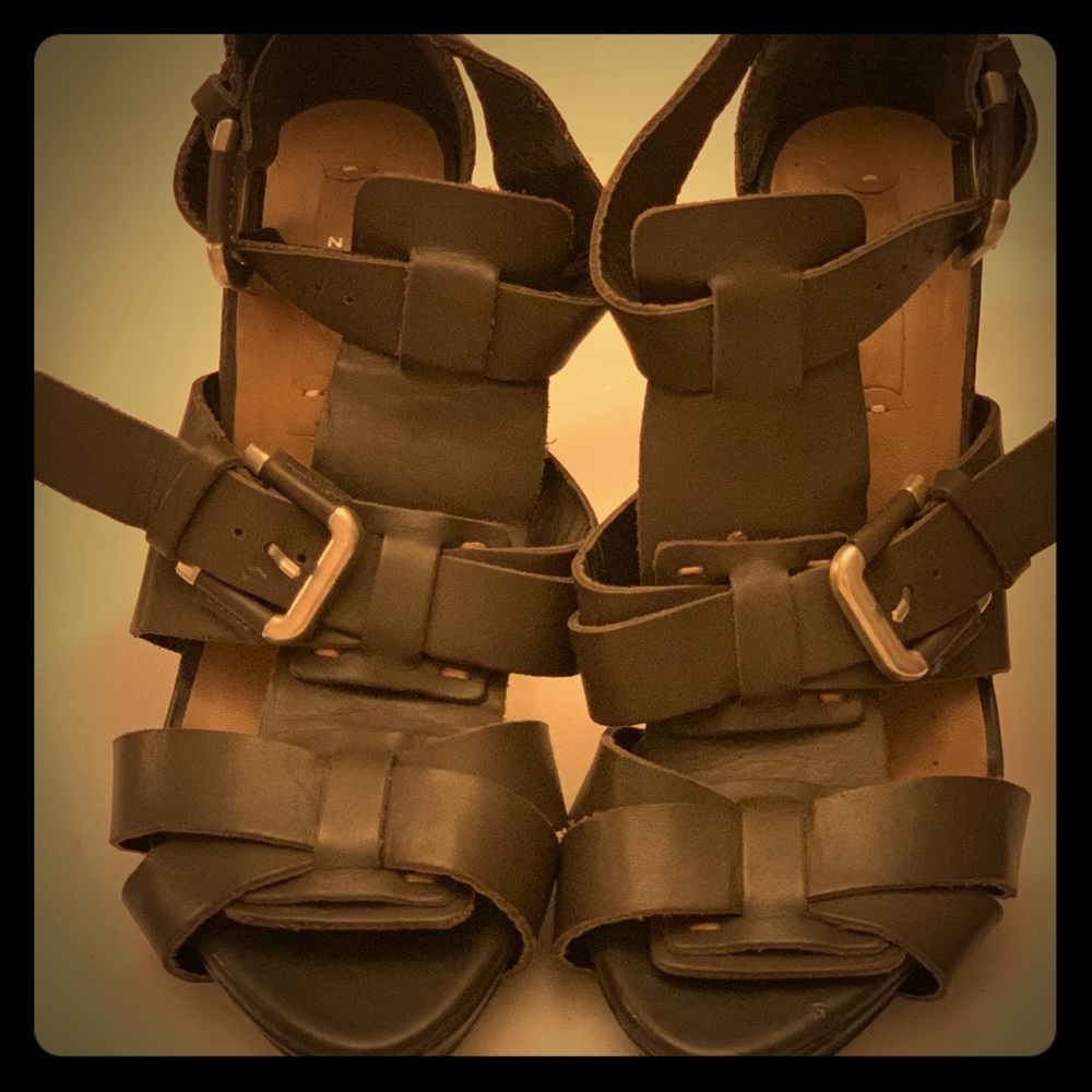 EUC- Zara  Gladiator Sandals. Size 7